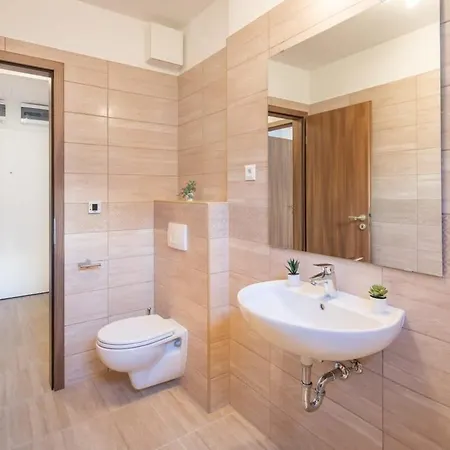 Appartement Modern & Cozy With Balcony
