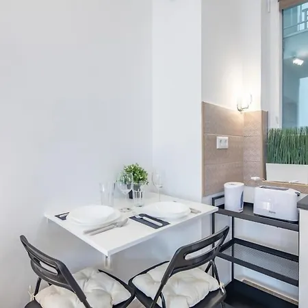 Appartement Modern & Cozy With Balcony